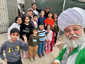 Malatya’da 27 Mart Dünya Tiyatrolar Günü’nde özel gereksinimli çocukların evlerine