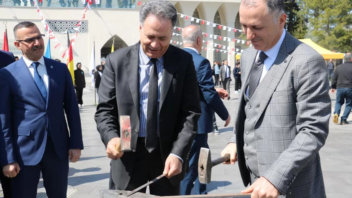 İnönü Üniversitesi’nde Nevruz Bayramı Coşkusu Yaşandı Baharın gelişini müjdeleyen, bolluk ve bereketin simgesi 21 Mart Nevruz