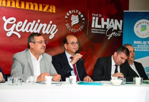 Yeşiltepe’de düzenlenen ‘Başkanlarım Yanımda’ Toplantısına katılan AK Parti İl Başkanı
