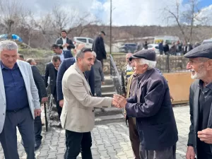 Malatya’nın Akçadağ Belediye Başkanı Hasan Ulutaş Kasımuşağı Mahallesi’nde düzenlenen bayramlaşma