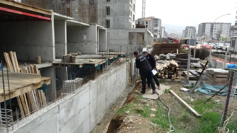 Malatya’da Şantiyede Feci Kaza Malatya’da inşaattan düşen işçi yaralandı. Edinilen bilgiye göre olay 11.30