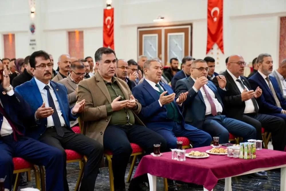  Darende ilçesinde gerçekleştirilen bayramlaşma töreninde protokol ve ilçe halkı bayramlaştı.
