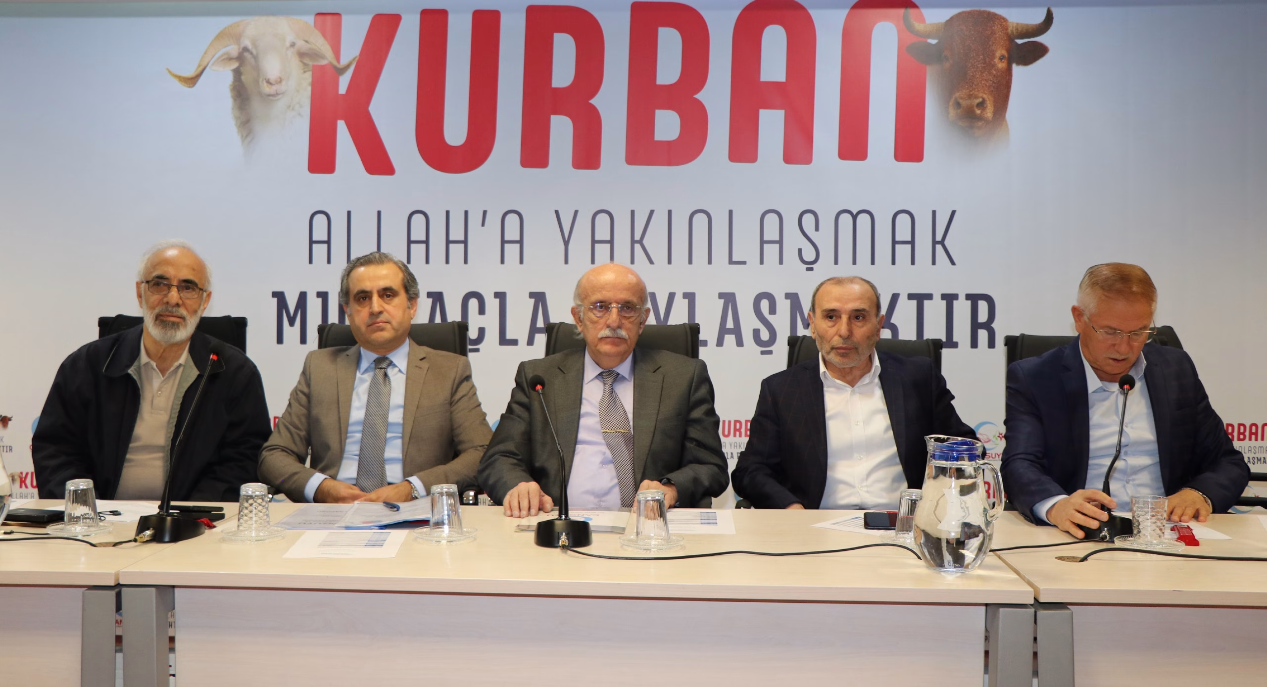 Cansuyu Derneği 19 Ülkede Kurban Kesecek Cansuyu Yardımlaşma Derneği Genel Başkanı Mustafa Köylü, dünyanın her yerinde