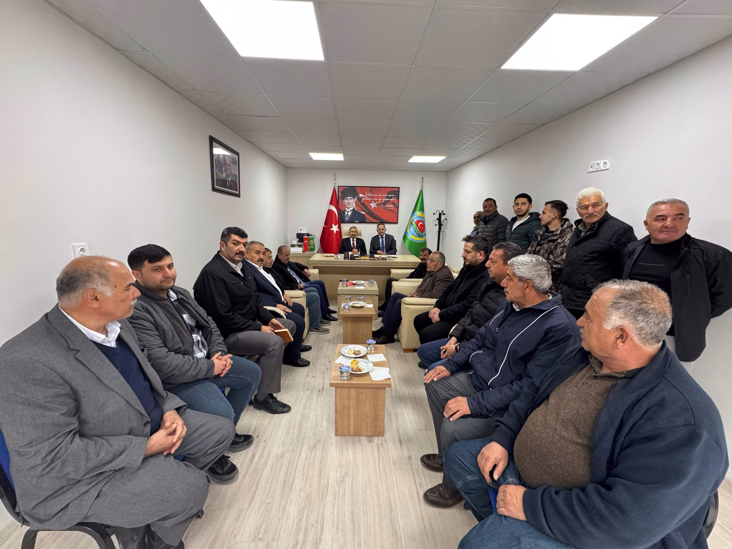 Darende’de Don Felaketi Sonrası Dayanışma Ziyareti Geçtiğimiz günlerde ilimizde yaşanan don olayı, birçok çiftçimizi olumsuz etkileyerek