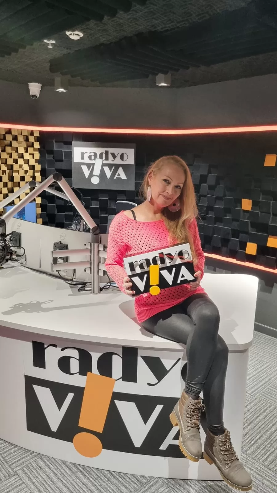 Radyo dinleyicileri onu ‘Sarı Şeker Sema’ olarak tanır… Yaptığı programlarıyla