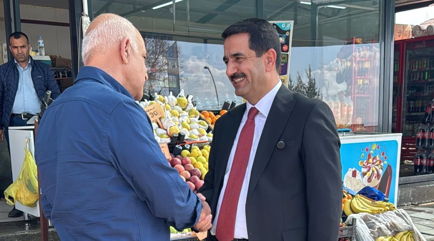 Başkan Taşkın’dan Esnaf Ziyareti Battalgazi Belediye Başkanı Bayram Taşkın, belediye hizmet binası çevresindeki esnaf