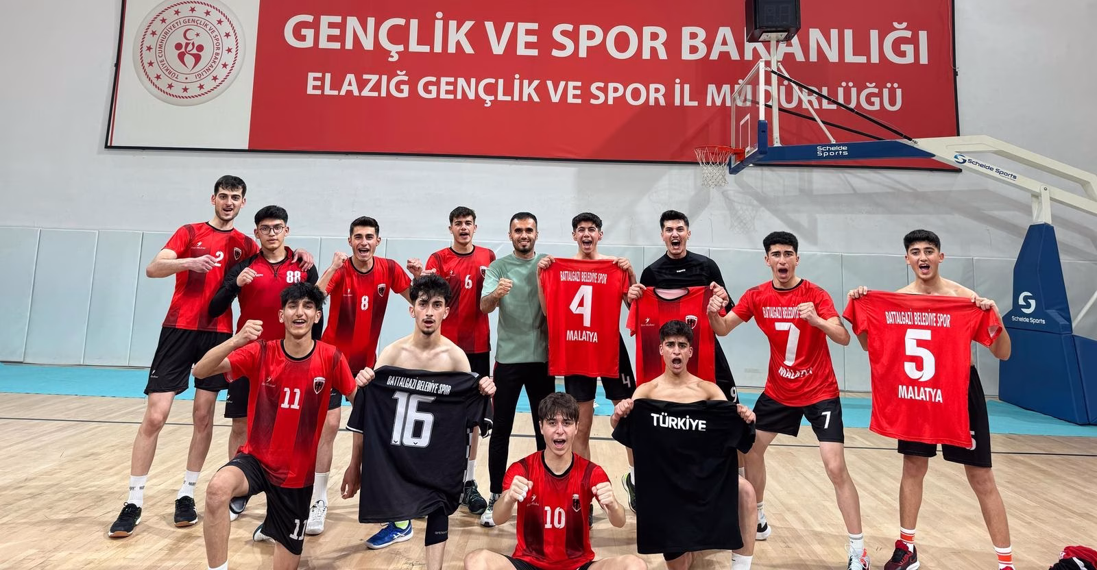 [kanews-title title=”Battalgazi Belediyespor Voleybol Takımı Türkiye Finallerine Katılacak.” tag=”h1″] 18