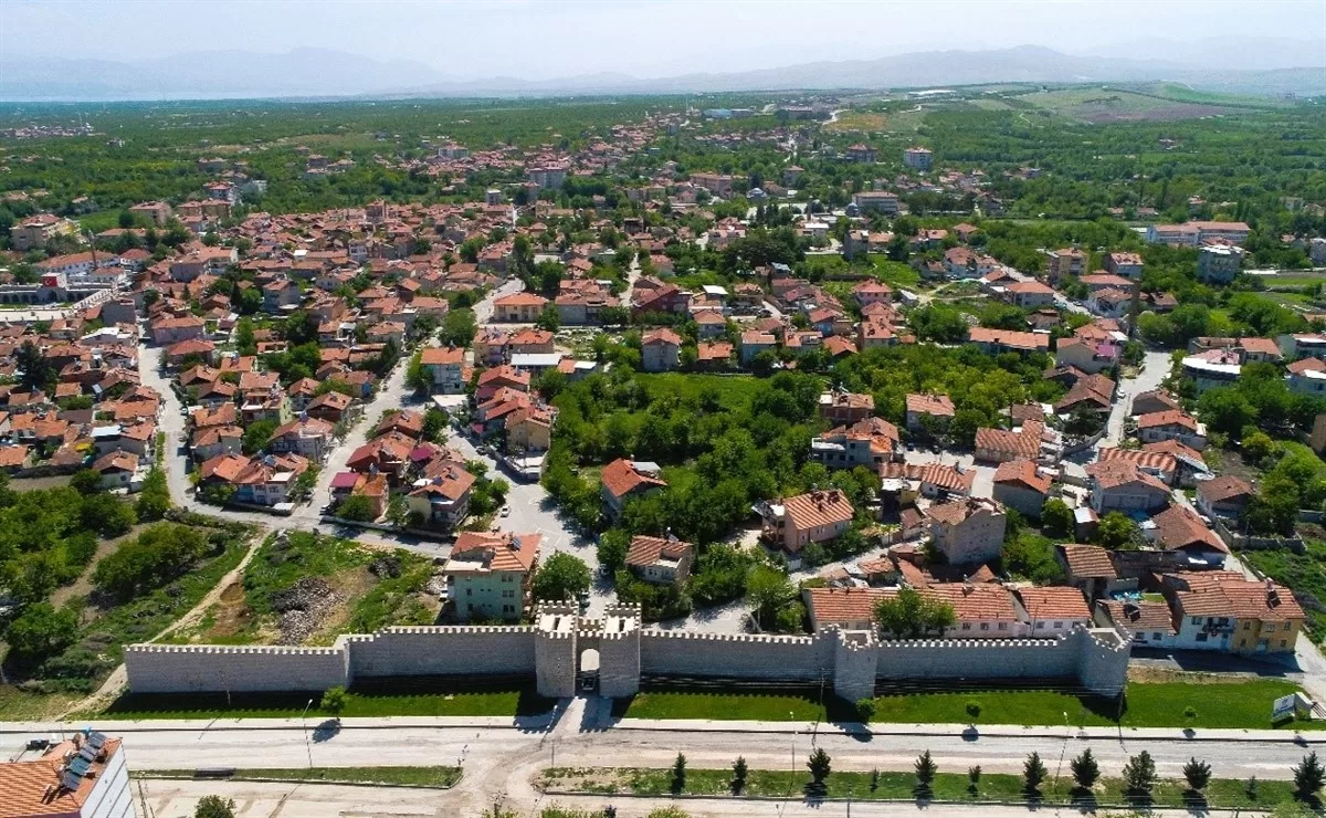 Malatya’nın Coğrafi Konumu Malatya Coğrafi Konumu Malatya; Doğu Anadolu Bölgesi’nin Yukarı Fırat Havzasında ve Adıyaman, Malatya,
