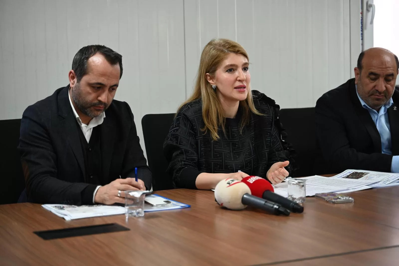 Ak Partili Vekiller Çarşı İnşaatını İnceledi [kanews-title title=”AK Parti Malatya Milletvekilleri İnanç Siraç Kara Ölmeztoprak ve