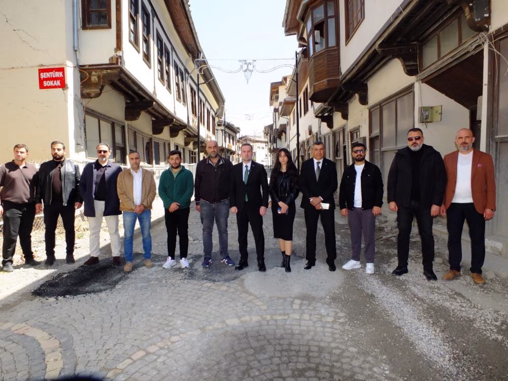 Karademir: “Bu Bölge Çözümsüzlüğe Terk Edildi” [kanews-title title=”Karademir: “Yeşilyurt’un kalbi olan bu bölge 25 aydır çözümsüzlüğe