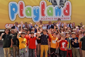 Deprem bölgelerindeki çocuklar için umut taşıyan Playland Eğlence Tırı, 3.Geleneksel