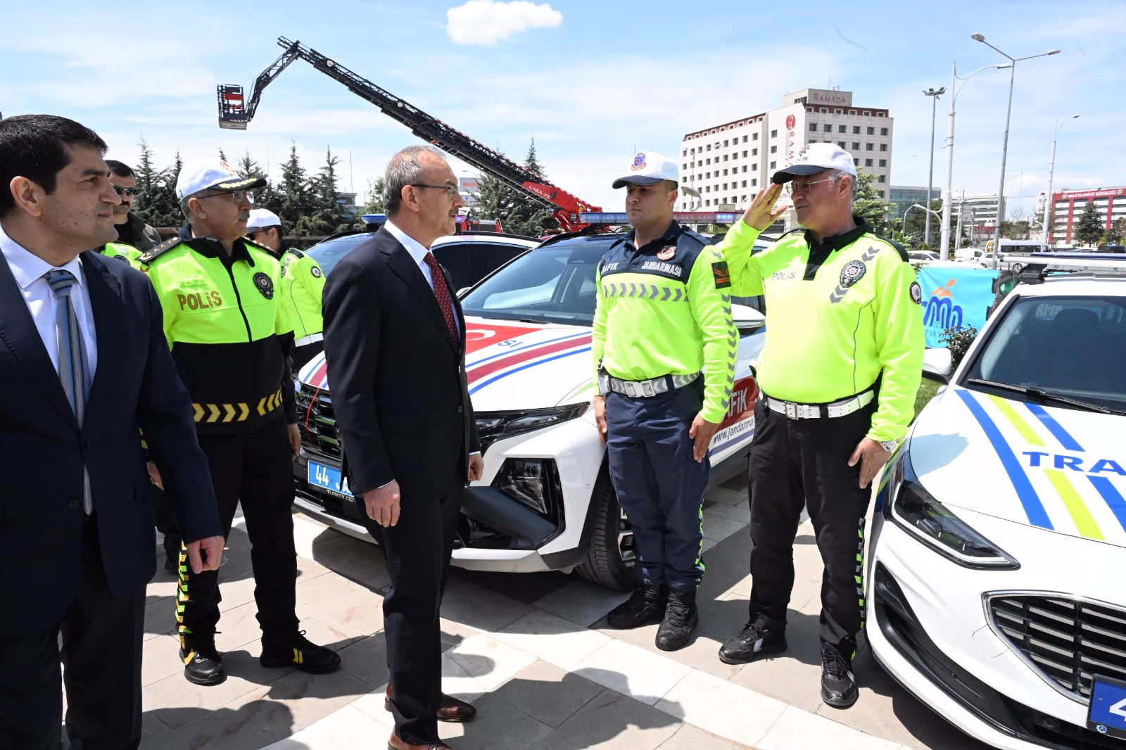 Vali Yavuz 03-09 Mayıs Karayolu Trafik Haftası Etkinliğine Katıldı Vali Seddar Yavuz; Karayolu Trafik Haftası kapsamında, Malatya Kongre ve