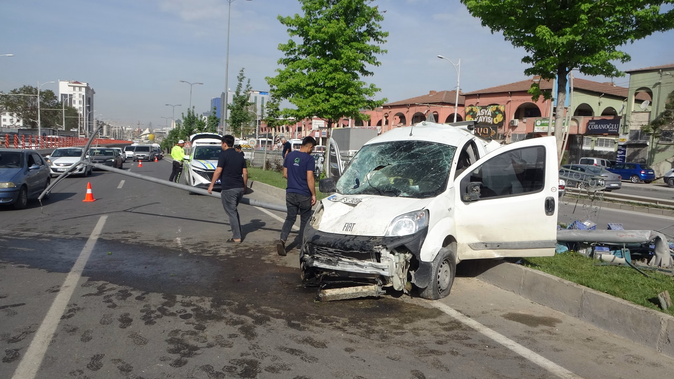 Malatya-Elazığ karayolu üzerinde sabah saatlerinde meydana gelen zincirleme trafik kazasında