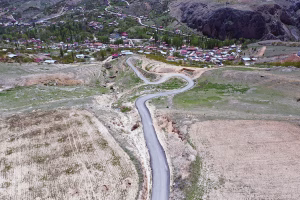 Malatya Büyükşehir Belediyesi, merkezde olduğu gibi kırsalda da yol yapım,