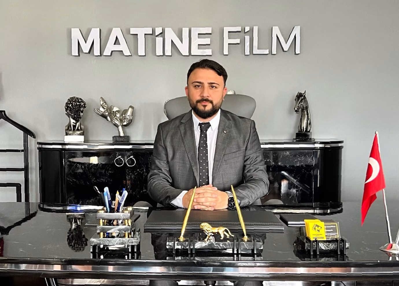 Oyunculuktan Yapımcılığa Cesur Bir Geçiş: Onur Yaprakçı Kendi Yolunu Yaratıyor!
