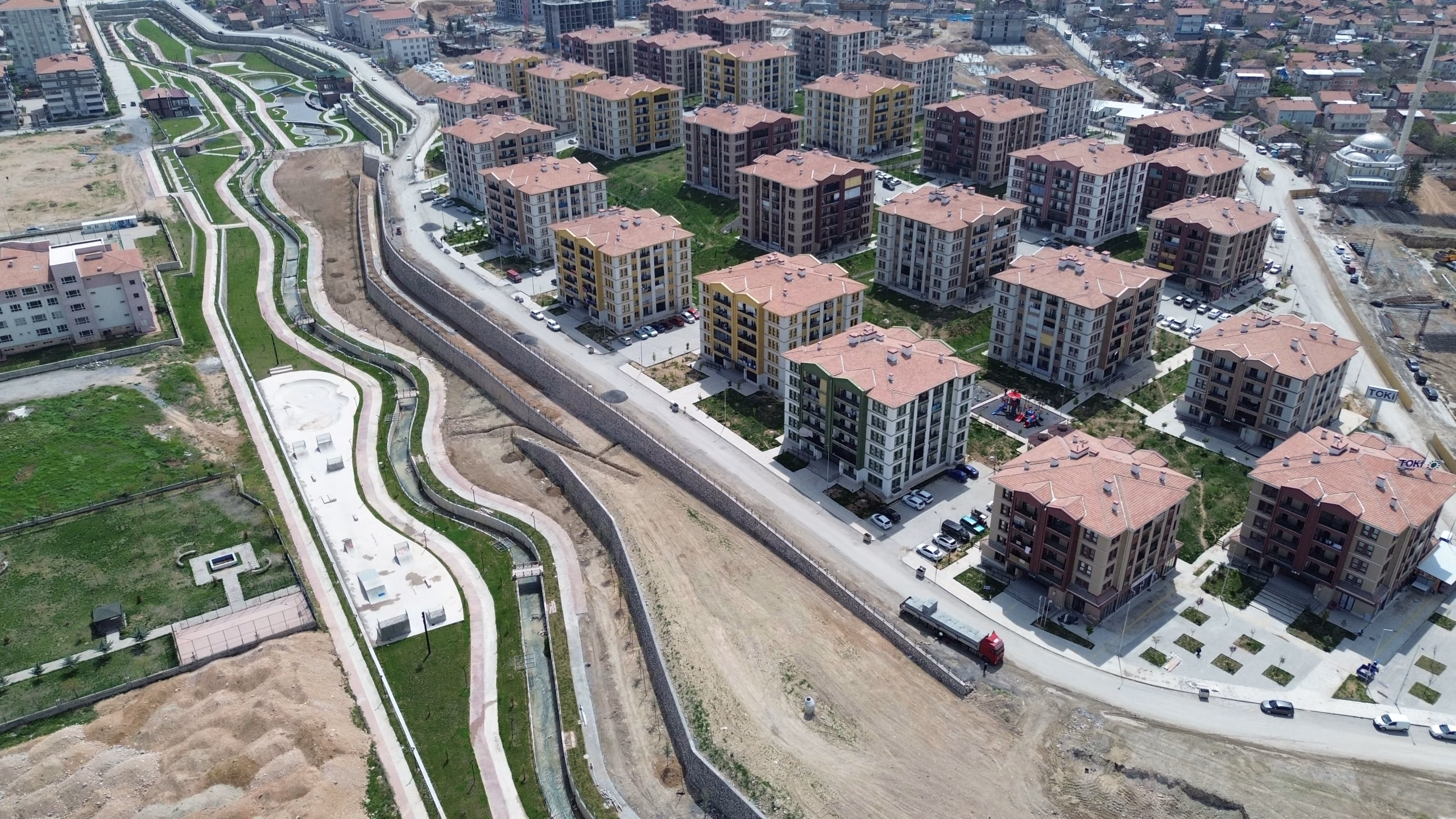 Battalgazi’de Mahallelerin Çehresi Değişiyor Battalgazi’de Mahallelerin Çehresi Değişiyor Battalgazi Belediyesi Fen İşleri Müdürlüğü, Hanımınçiftliği