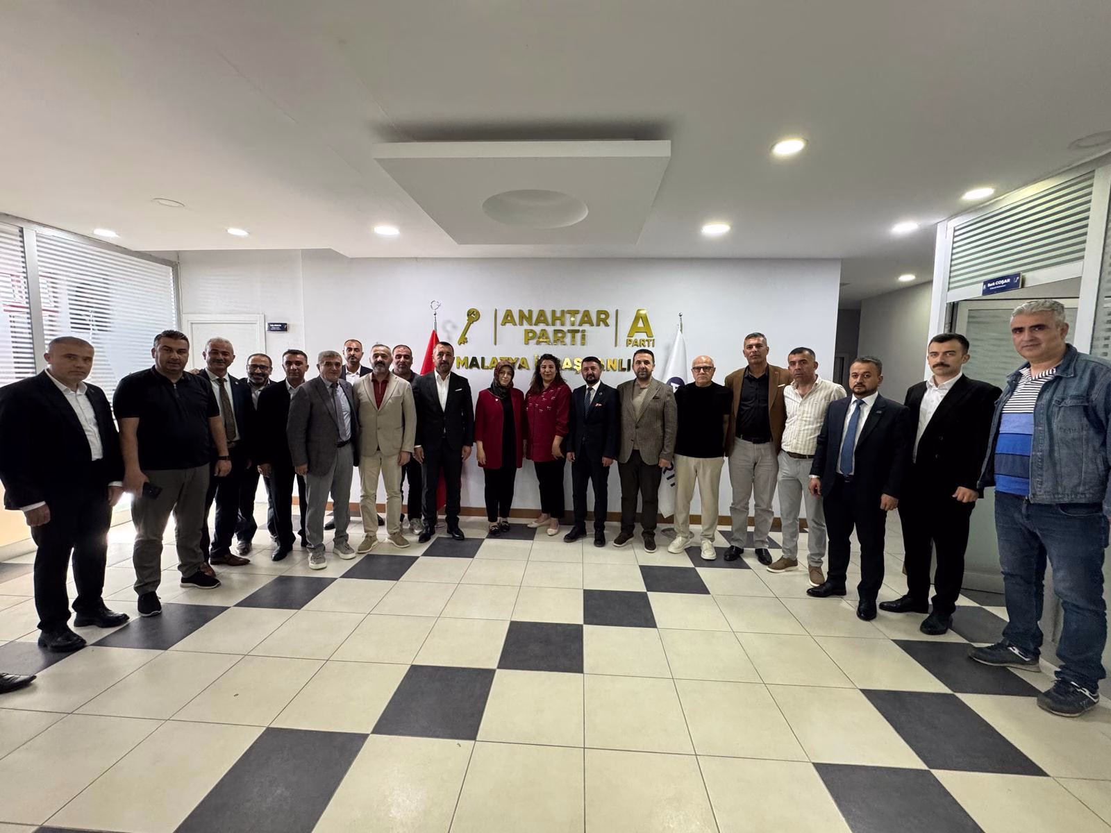 Yeniden Refah Partisi’nden Anahtar Parti’ye Ziyaret Yeniden Refah Partisi Malatya İl Başkanı Sayın Burhan Kılıç ve