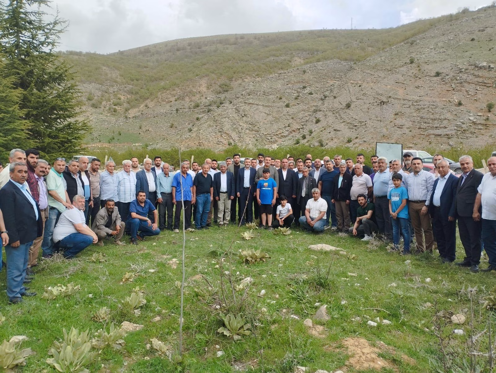 Porgalılar Sosyal Yardımlaşma Derneği’nden Tanışma Etkinliği Malatya’nın Yeşilyurt ilçesinde bulunan Porga Çat Barajı yanında, 11 Mayıs
