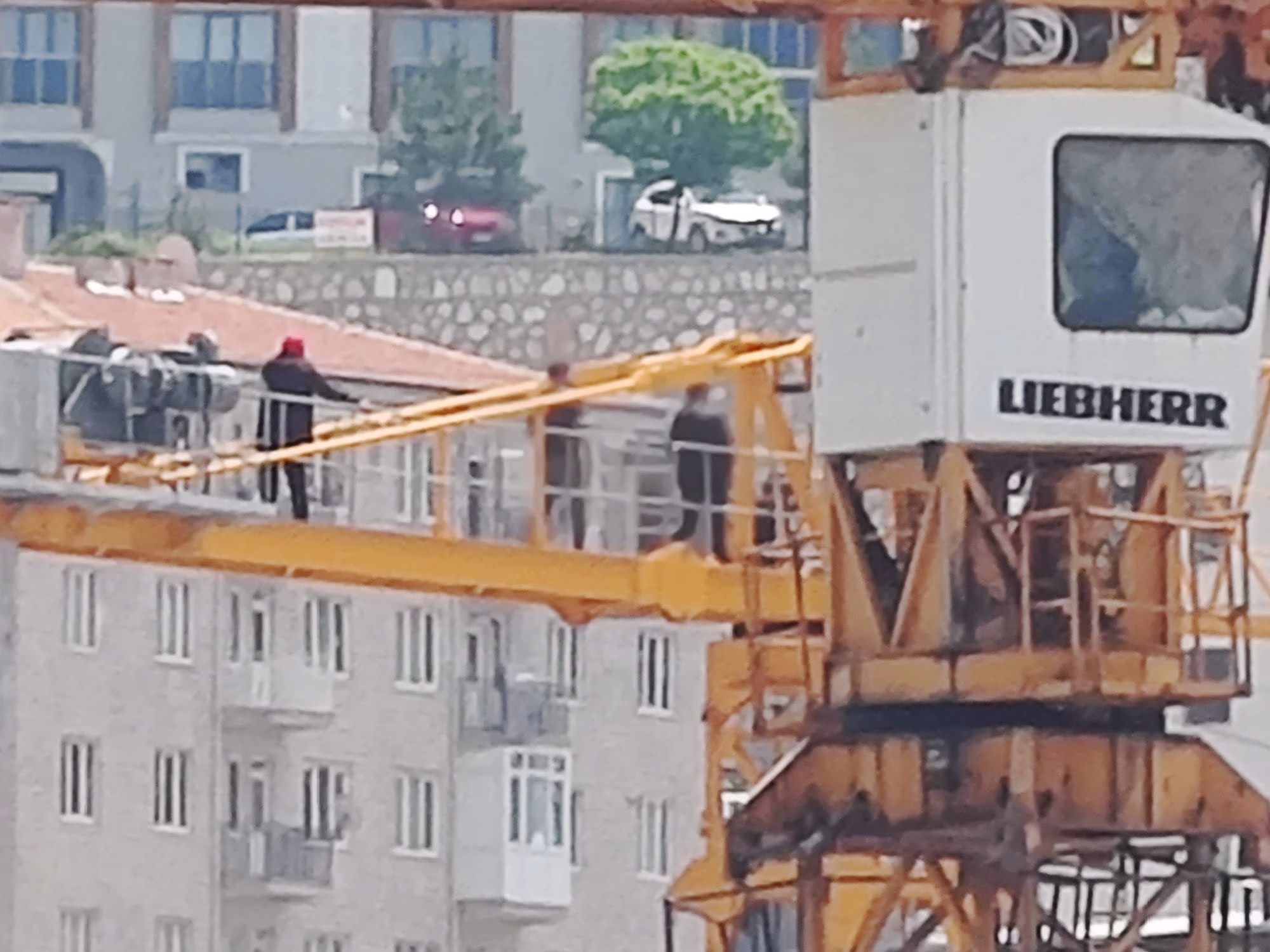 Malatya’nın Yıldıztepe Mahallesi’nde bulunan TOKİ inşaat şantiyesinde çalışan bir grup