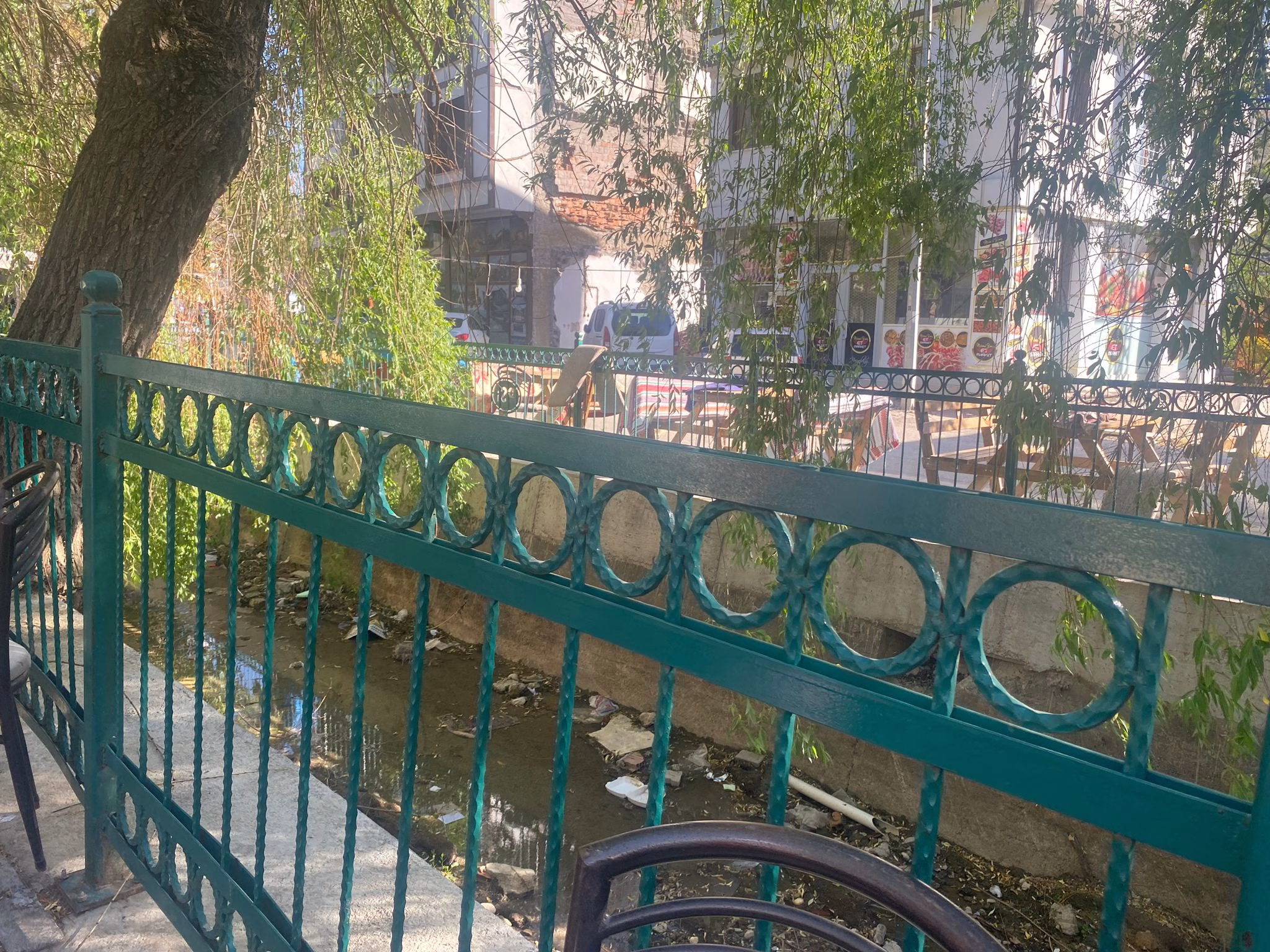 Gündüzbey Sulama Kanalı Artık Temizlenmeli Gündüzbey Mahallesi’ndeki Sulama Kanalı Sorunu Malatya’nınYeşiliyurt ilçesine bağlı Gündüzbey Mahallesi,