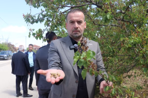 Maginder sütlüce ve topraktepe’de çiftçilerle buluştu: ” Kayısı’nın olmadığı bir