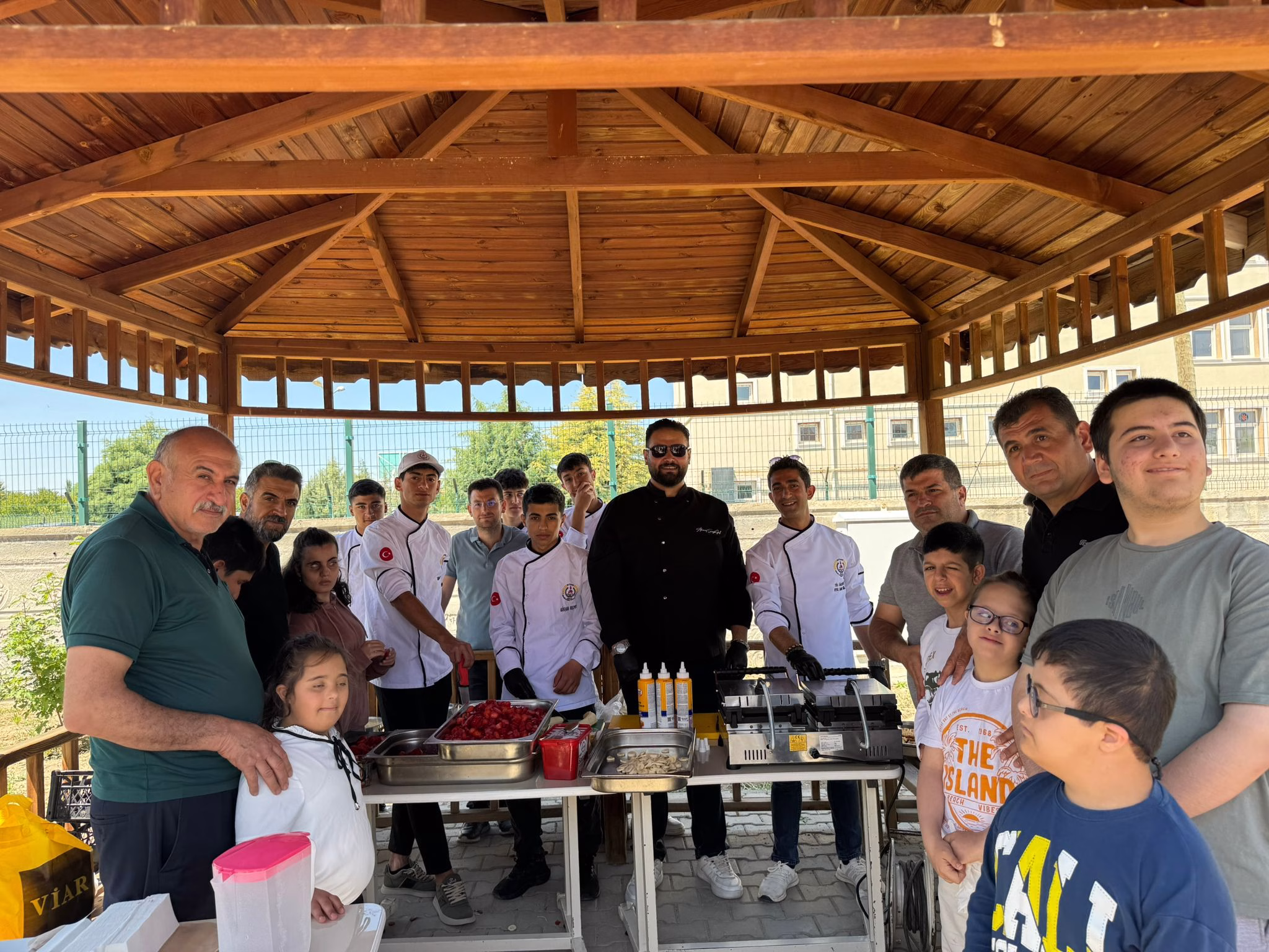 Battalgazi’de Tatlı Bir Buluşma: Özel Öğrencilerle Waffle Etkinliği Battalgazi ilçesinde anlamlı bir buluşmaya ev sahipliği yapıldı. Battalgazi Görme