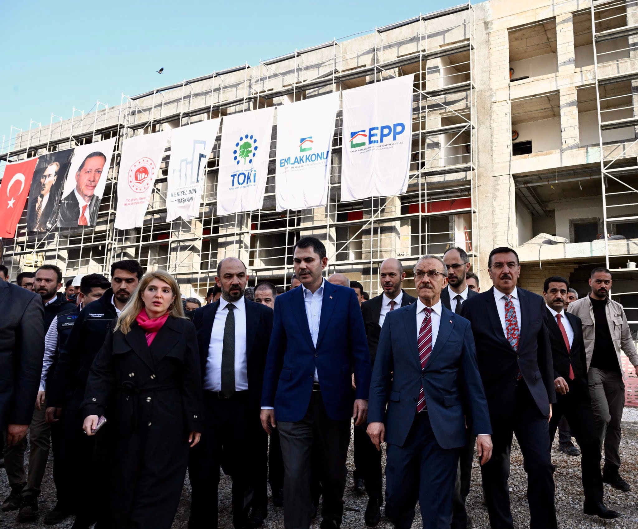 Çevre, Şehircilik ve İklim Değişikliği Bakanı Murat Kurum, bir dizi