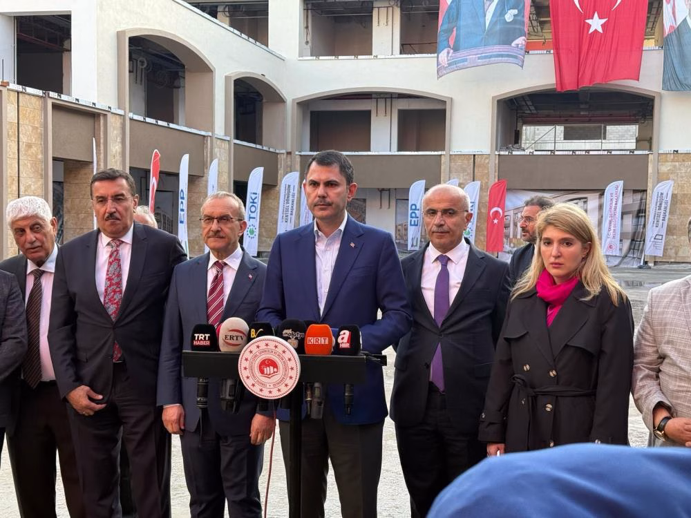 Bakan Kurum, “Yıl sonuna kadar 453 bin yeni konut ve iş yerini teslim edeceğiz” Çevre, Şehircilik ve İklim Değişikliği Bakanı Murat Kurum, Malatya kent merkezindeki Bakırcılar
