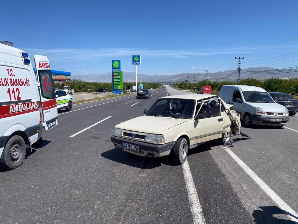 Malatya’nın Akçadağ İlçesinde Trafik Kazası: 4 Yaralı Malatya’nın Akçadağ ilçesinde