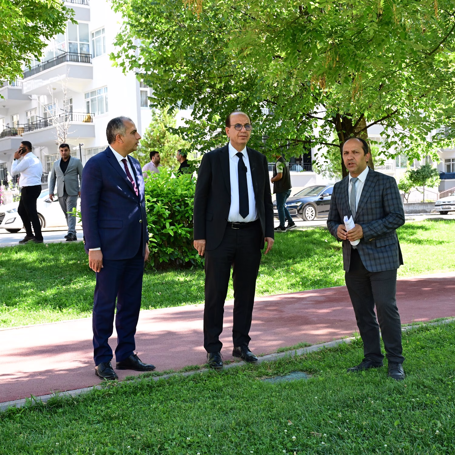 Yeşilyurt’un muhtelif bölgelerindeki park ve sosyal yaşam alanlarındaki düzenleme ve