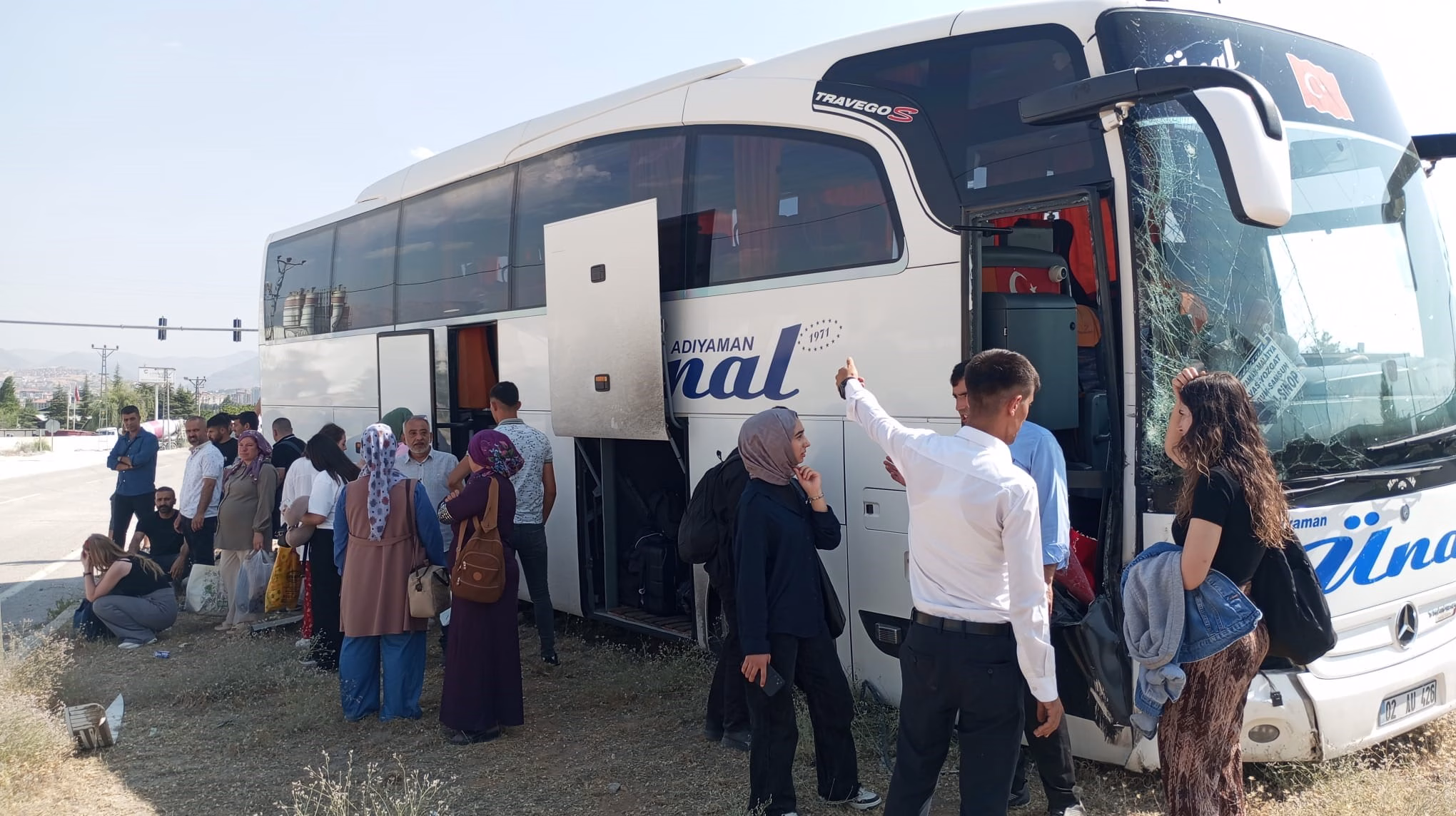 Malatya-Sivas Yolunda Yolcu Otobüsü ile Kamyonet Çarpıştı: 1 Yaralı Malatya-Sivas