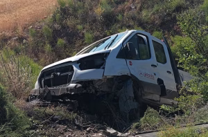Malatya-Sivas Karayolunda Kamyonet Bariyerlere Çarptı: 2 Yaralı Malatya-Sivas karayolu Kuruçay