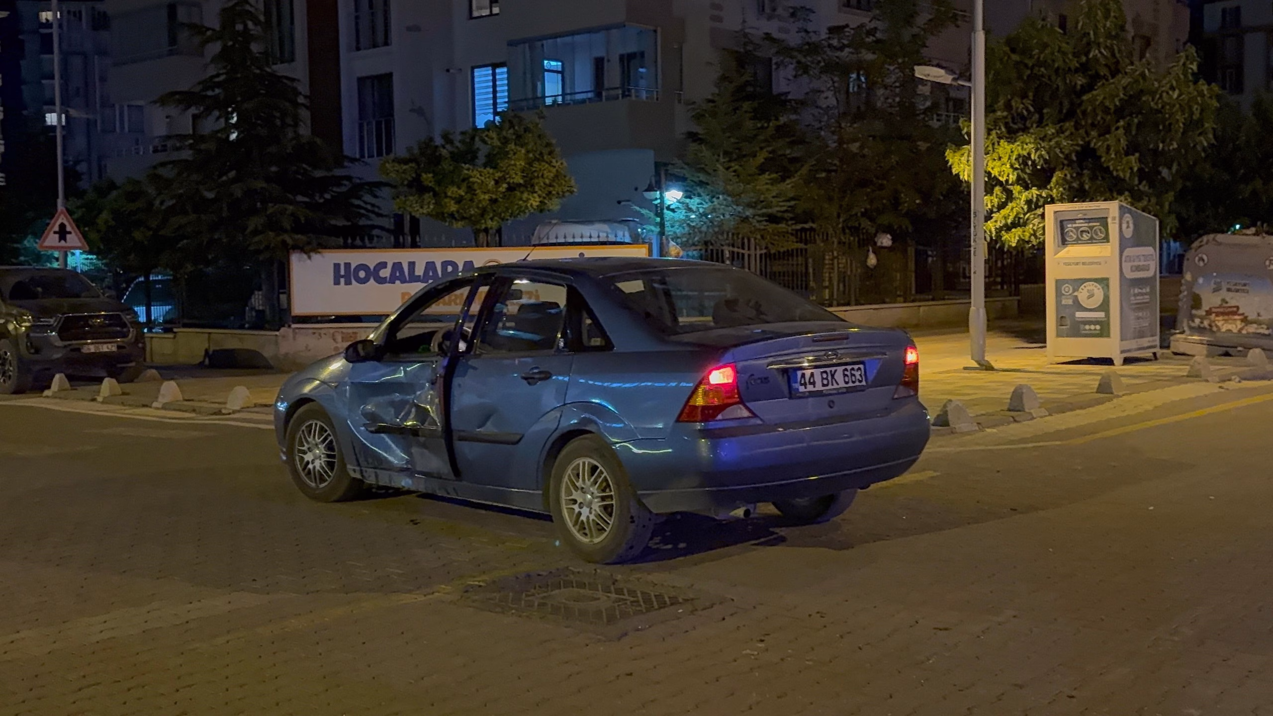 Malatya’nın Yeşilyurt ilçesinde meydana gelen trafik kazasında otomobil ile motosikletin
