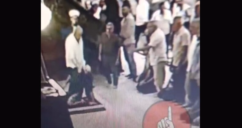 Malatya’nın Battalgazi İlçesinde Yer Alan Karagözlüler Camii’nde Akşam Namazı Öncesi
