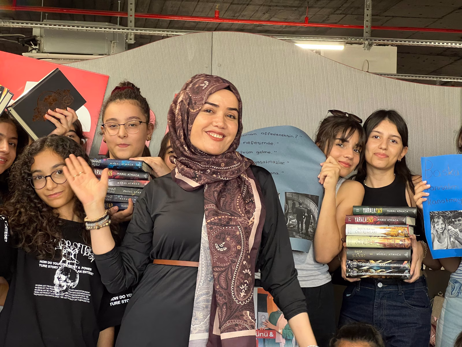 DENİZ Kitapevleri XL Şubesi, bu haftaki özel etkinliğinde gençlerin ilgiyle