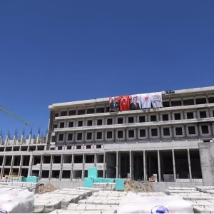 Malatya’da yeniden inşa edilen Adalet Sarayı inşaatı hızla ilerliyor. Adalet Bakanı Yılmaz