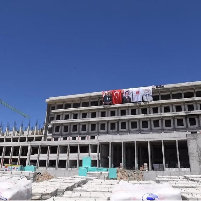 Malatya Adalet Sarayı İnşaatı Hızlanıyor: 2026’da Hizmete Girecek Malatya’da yeniden inşa edilen Adalet Sarayı inşaatı hızla ilerliyor. Adalet Bakanı Yılmaz
