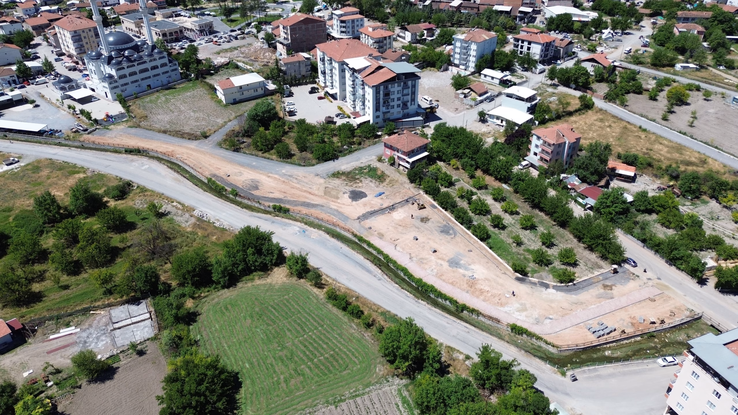 Battalgazi Belediyesi’nin “Yeşil Battalgazi” vizyonuyla Alacakapı Mahallesi’nde yapımına başladığı yeni