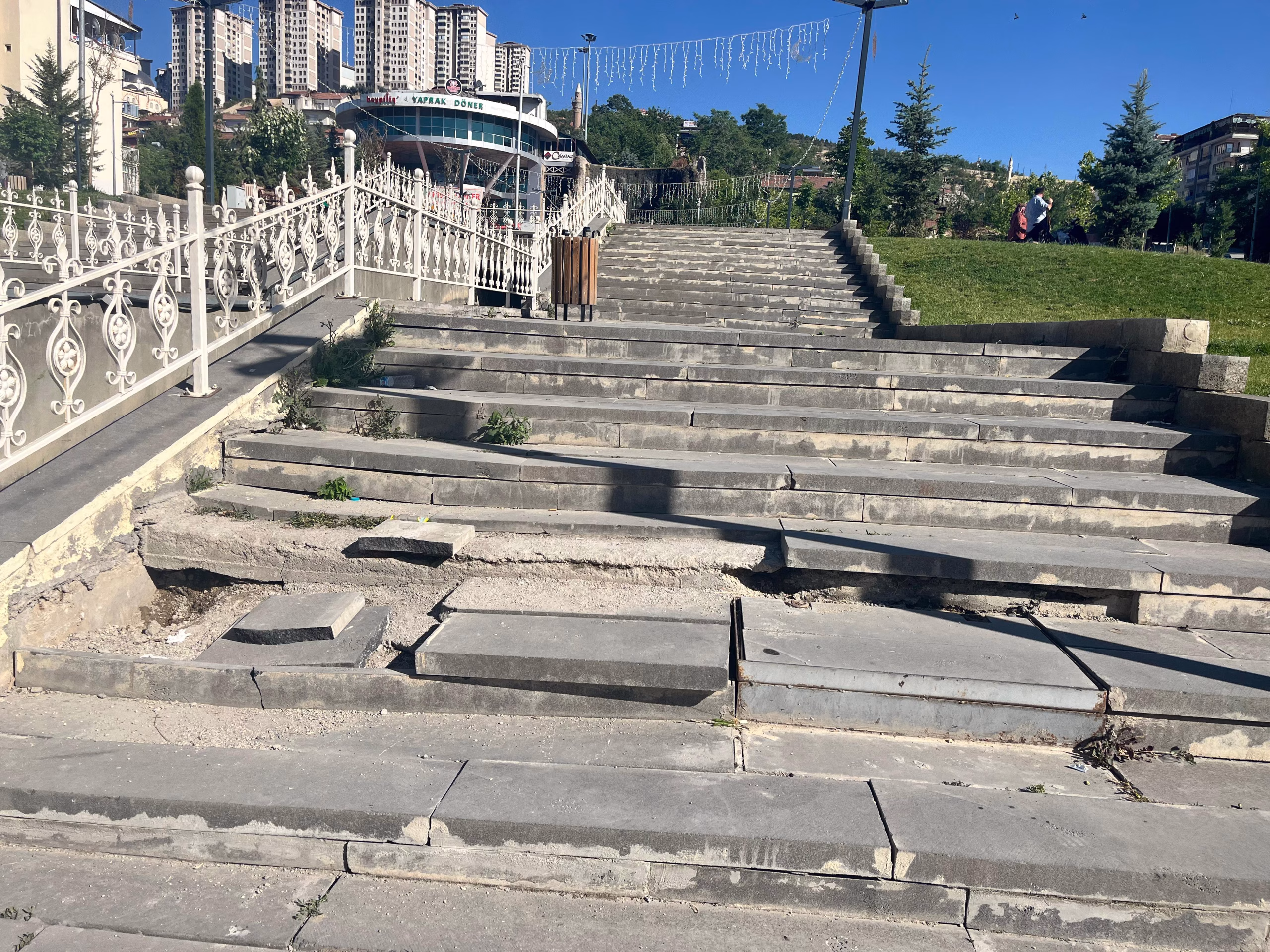 Malatya’nın simge noktalarından biri olan Kernek Meydanı ve çevresi, uzun