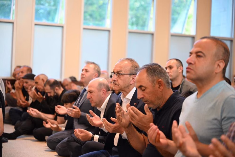  Malatya’da Kurban Bayramı dolayısıyla sabahın erken saatlerinden itibaren camilere akın
