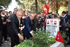 Kurban Bayramı öncesinde, Vali Seddar Yavuz, Arefe günü Şehir Mezarlığı’ndaki