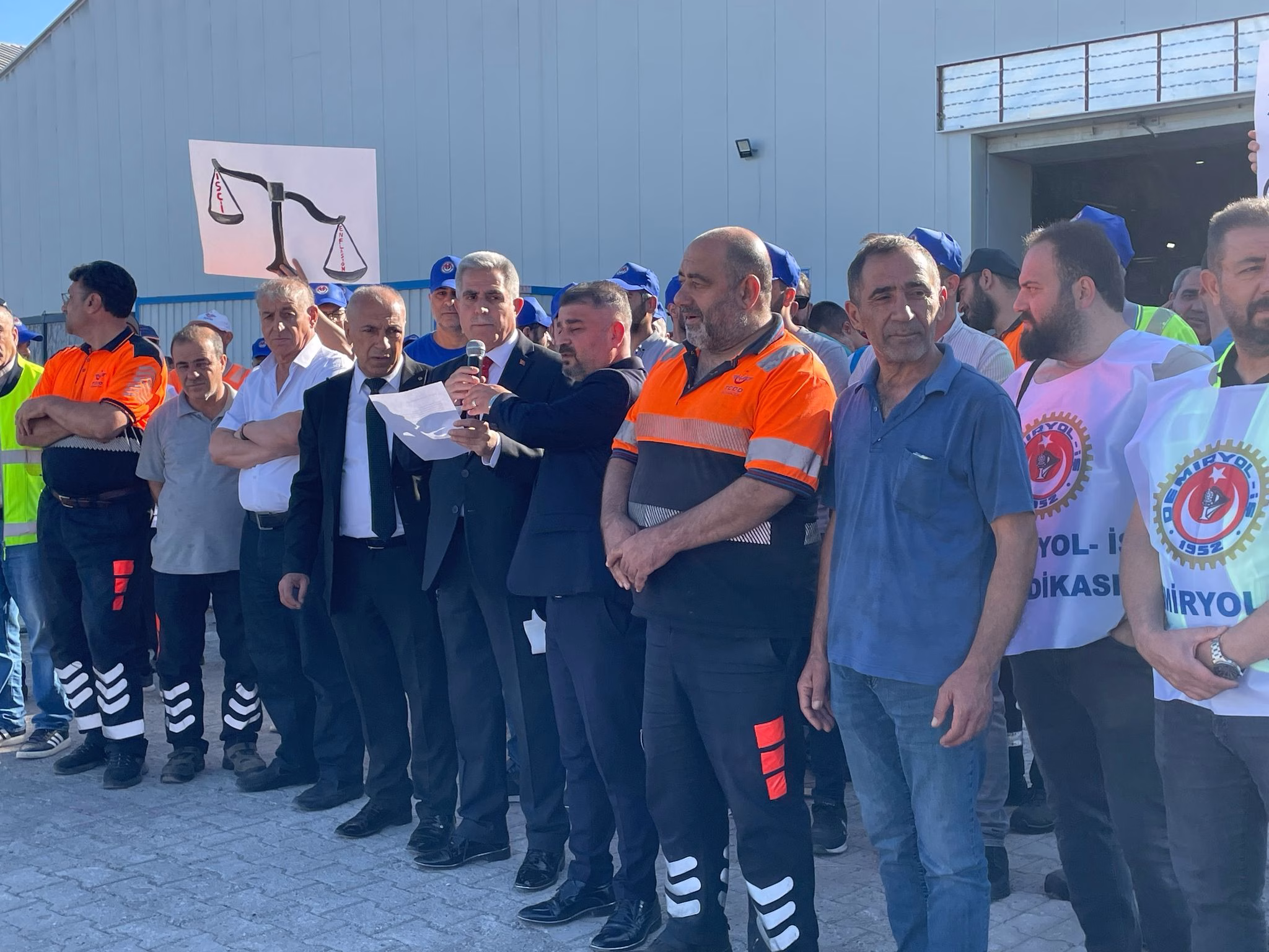 Türkiye İşçi Sendikaları Konfederasyonu’nun (Türk-İş), kamu sözleşmesinde hükümetin teklifine karşı