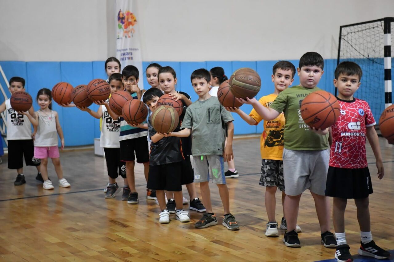 Yeşilyurt Belediyesi’nin Ücretsiz Basketbol Kursları Miniklere Spor Aşkı Aşılıyor 6-14