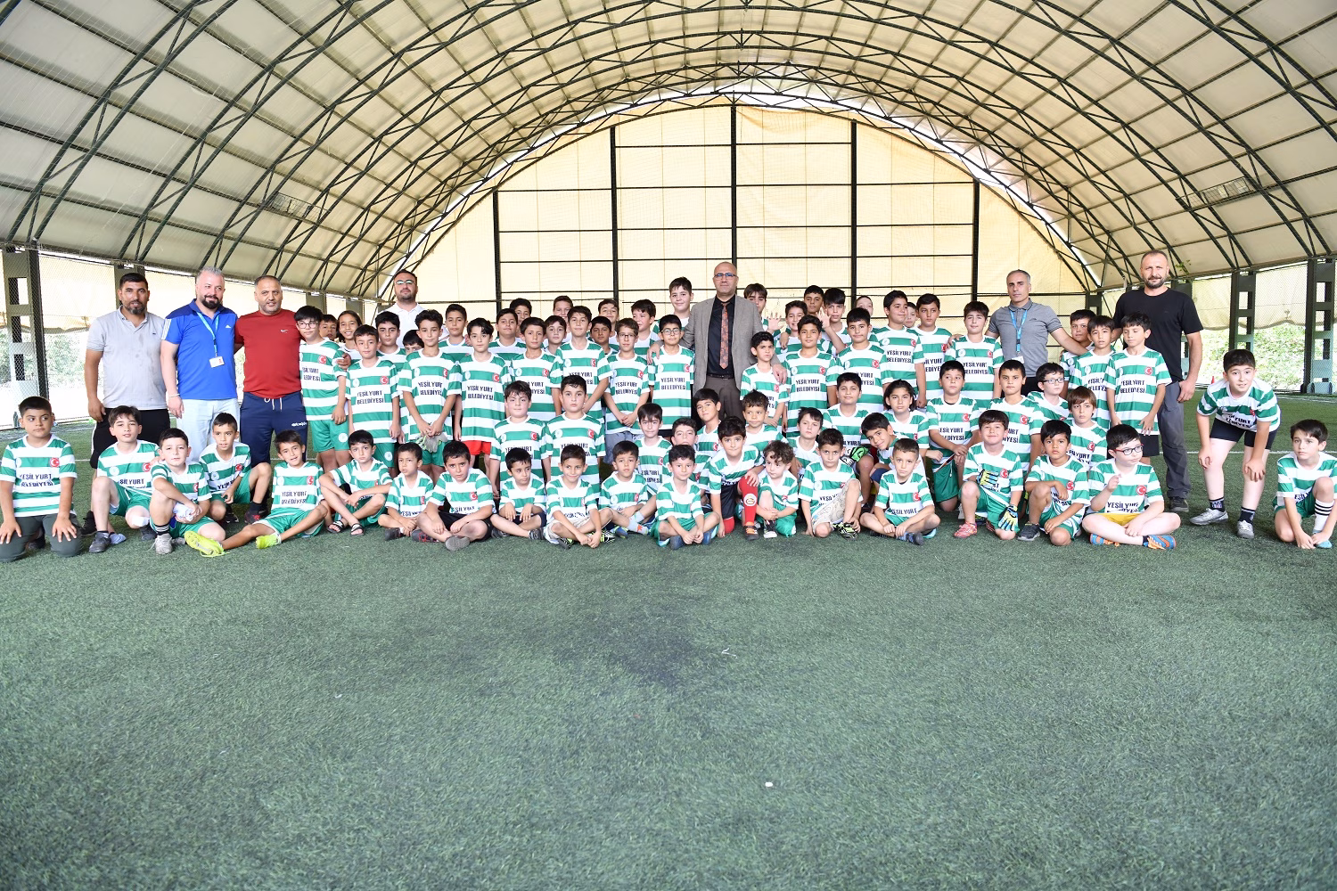 Yeşilyurt Belediyesi tarafından başlatılan Spor Akademisi Futbol Kursuna yoğun ilgi