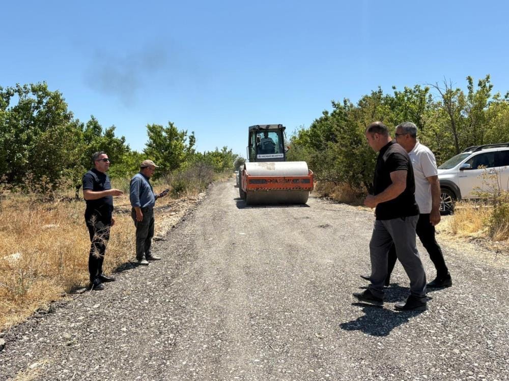 Akçadağ Bahri Mahallesi’nde Yol Yapım ve Asfaltlama Çalışmaları Hızla Sürüyor
