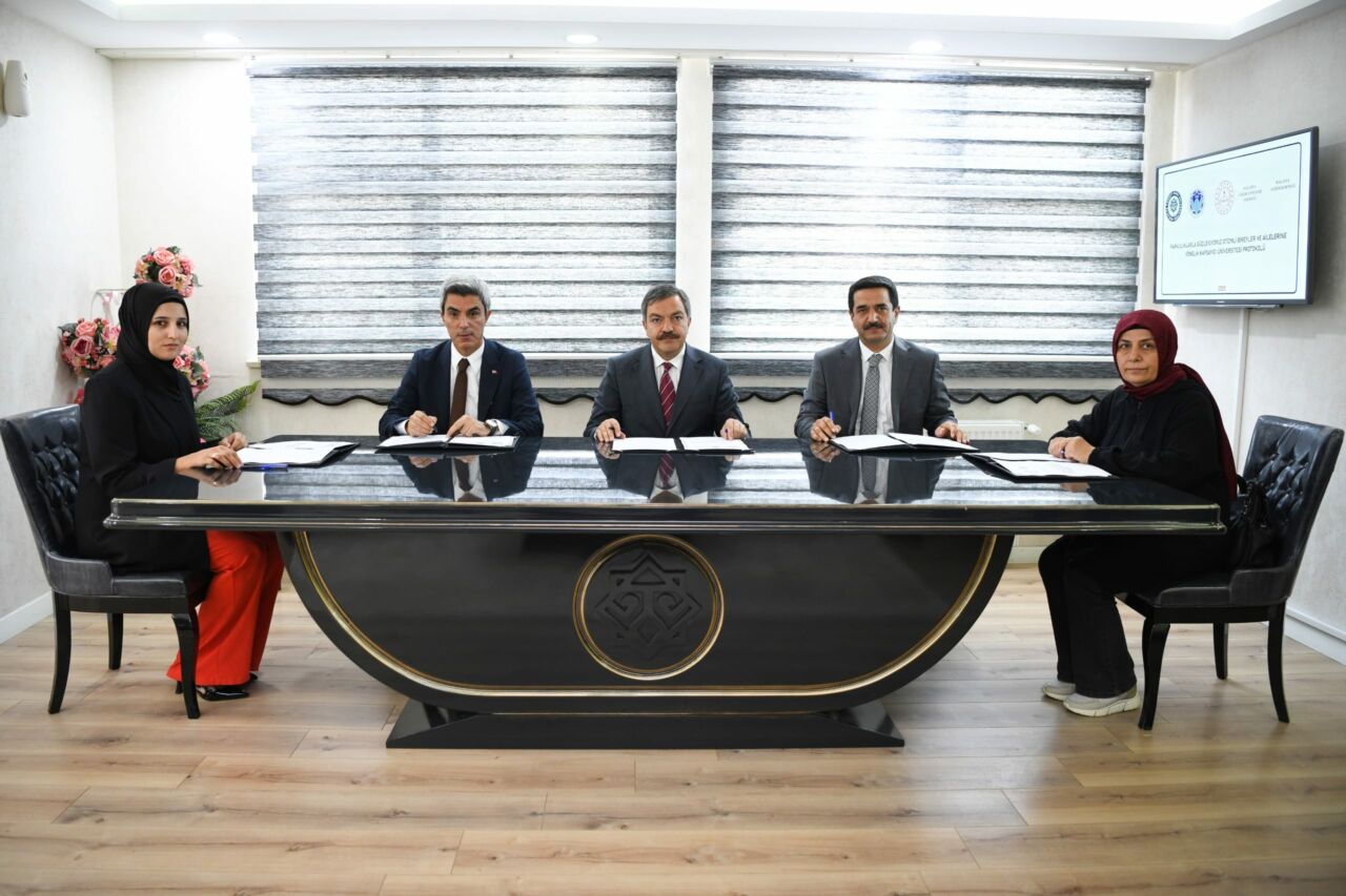 Malatya Turgut Özal Üniversitesi’nin öncülüğünde hazırlanan “Farklılıklarla Güçleniyoruz: Otizmli Bireyler