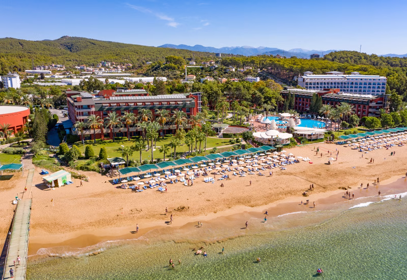 Antalya’nın Gözde Tatil Noktası: AQI Pegasos Club Otel ile Konfor