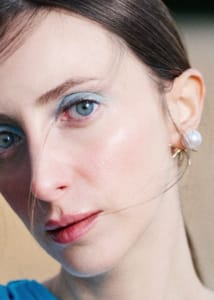 Ceren Gündoğdu, “Sevdan Ateşten Gömlek” ile Türkçe pop’un duygusal damarına