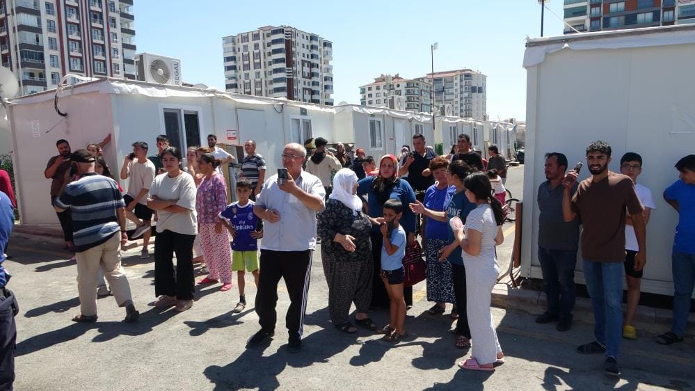 Malatya’nın Yeşilyurt ilçesindeki MİAD Konteyner Kent’te çıkan yangın, büyük paniğe