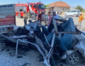 Malatya Yeşilyurt’ta Feci Kaza: otomobil Hurdaya Döndü, 1 Ölü 1